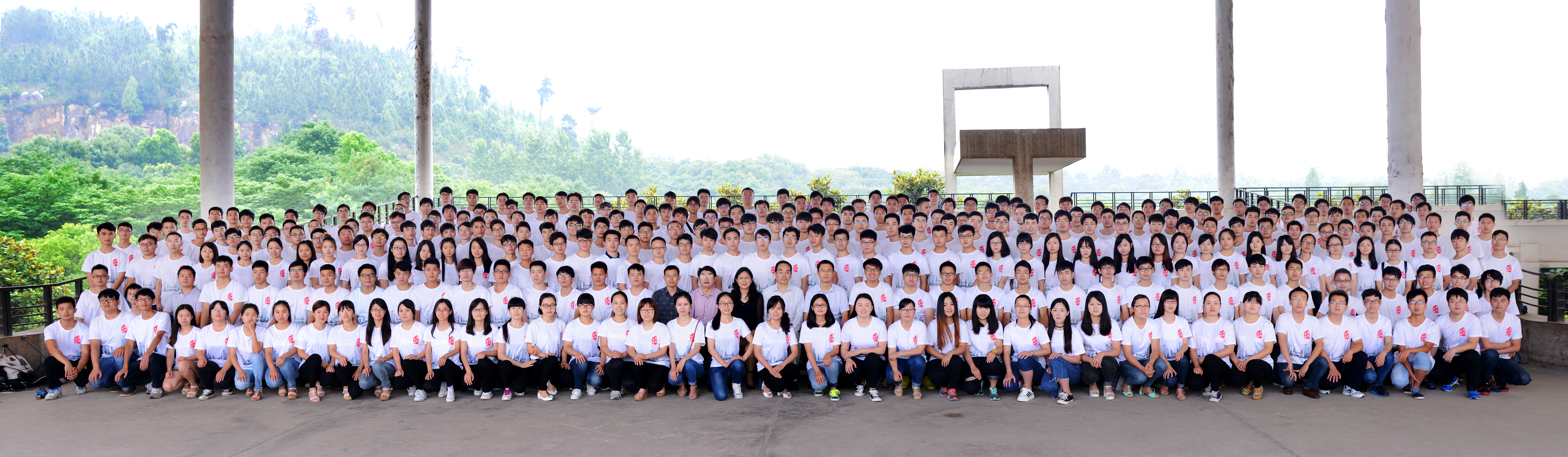 H视频
2016届毕业生合影