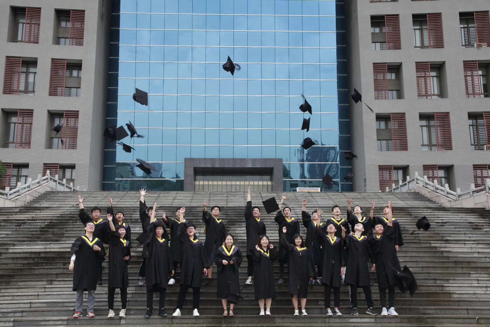 H视频
2020届毕业生合影